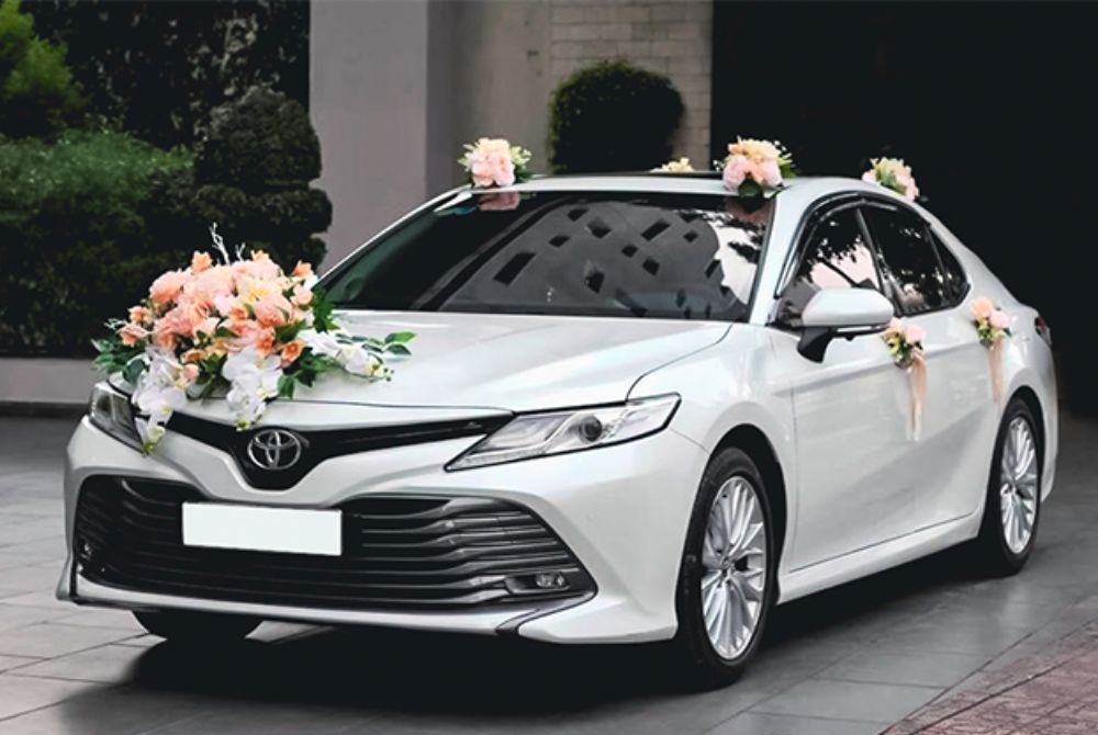 thuê xe cưới Camry